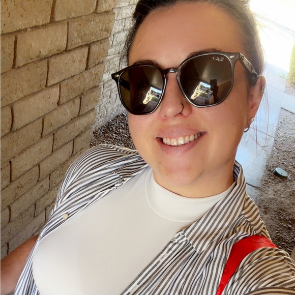 Meet your Posher, Kallee - Picture 2 of 2